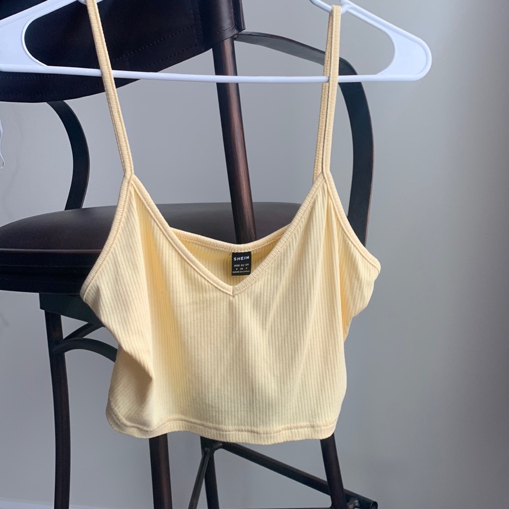 Lightweight cropped tank